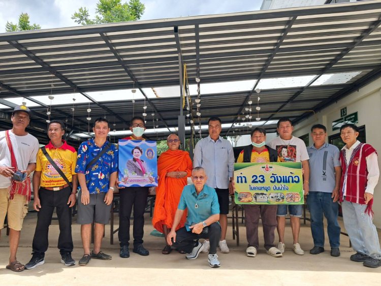 “เสี่ยเมต บิ๊กพริก” ร่วม สมาคมกู้ภัยนครแม่สอด - “ครูบากิ่ง”มอบสิ่งของ เลี้ยงอาหารผู้ยากไร้