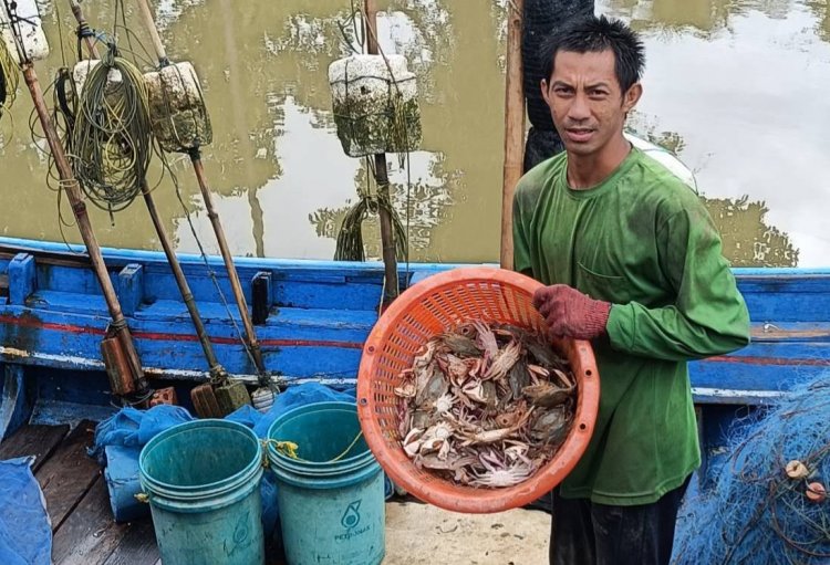 ชีวิตบนสายน้ำ “ซัน” ประมงพื้นบ้านข้างคลองหนองจิก