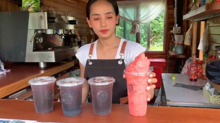 รอยยิ้มสู้ชีวิต!"น้องแบม"พิการการได้ยิน เปิดร้านกาแฟขาย อ่านปากออร์เดอร์