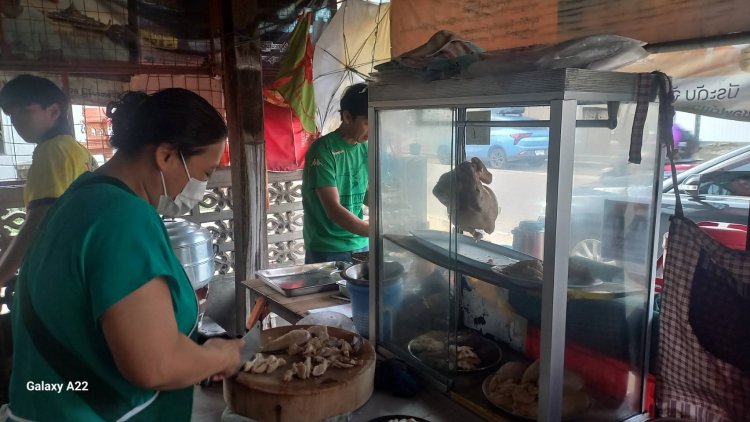 บันทึกแม่สอด....มาแม่สอด ต้องที่นี่เลย “เตี้ยข้าวมันไก่ ข้าวมันไก่หมดแล้ว”