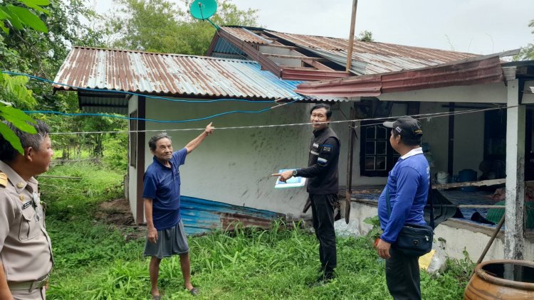 พายุ "ทาจิกิ"ฝนกระหน่ำ ลมกระโชกแรง ซัดบ้านเรือนชาวอำนาจเจริญพัง 33 หลัง