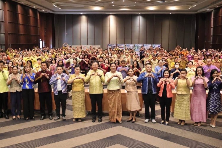 "พช.ปทุมฯ" เดินหน้าขับเคลื่อนนโยบาย 5+1ดันศก.ฐานราก