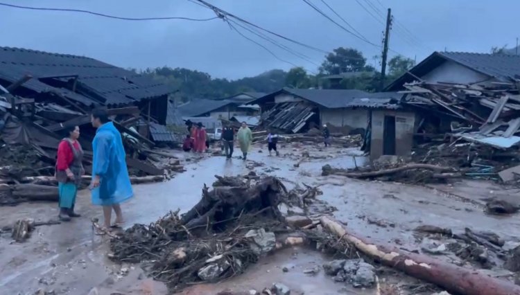 พิษ "ทาจิกิ"ฝนตกหนัก ดินถล่ม "บ้านปางอุ๋ง"ดับ 2 สูญ 1 เจ็บนับ 10 บ้านพังยับ5หลัง