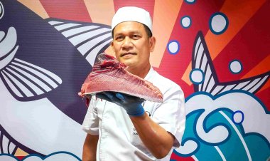 โชว์แล่ปลาทูน่าบลูฟินยักษ์ ที่ดิเอมเมอรัลด์ ค็อฟฟี่ช็อพ