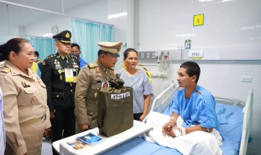 องคมนตรี เชิญสิ่งของพระราชทานมอบแก่กำลังพลที่ได้รับบาดเจ็บจากสถานการณ์ชายแดนไทย-กัมพูชา