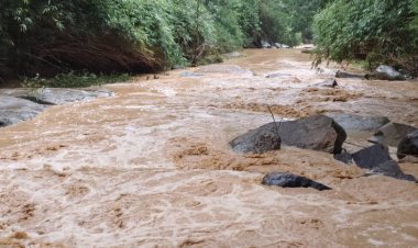 ฝนตกหนักหลายชั่วโมง น้ำป่าทับลานถล่มวังน้ำเขียวอ่วม