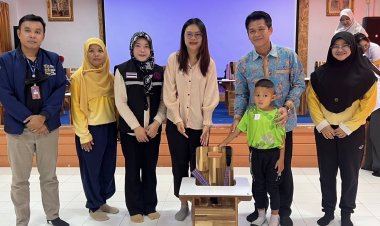 ศอ.บต. ส่งมอบอุปกรณ์ช่วยพยุงร่างกายให้เด็กพิเศษ ใน จ.นราธิวาส