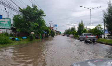 พายุตาปะฮ์ฝนถล่มทั่วศรีสะเกษ-กันทรารมย์น้ำเอ่อท่วมขัง บ้านเรือนปชช.ฉับพลัน