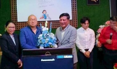 พล.อ.อ.สมชาย ประธานในงานแสดงความยินดี  ดร.กานต์ ศรีสุวรรณ นักศึกษา วปอ.68