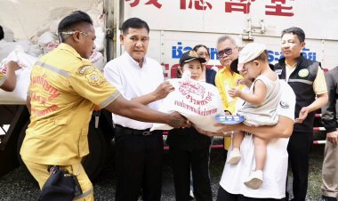 มูลนิธิร่วมกตัญญูมอบถุงยังชีพเยียวยาผู้ประสบภัยน้ำท่วมบางพลี