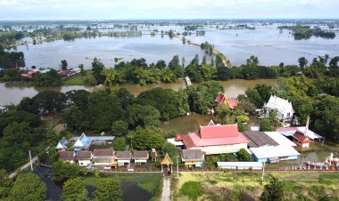 พิจิตรแม่น้ำยมล้นตลิ่งท่วมวัดและบ้านเรือนที่อยู่ริมแม่น้ำชาวบ้านโอดครวญใช้ชีวิตยากลำบากวอนขอน้ำดื่ม-ข้าวสาร บรรเทาความเดือดร้อน