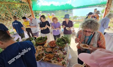 คณะนักท่องเที่ยวออสเตรเลีย-สหรัฐฯ เยือนน่านต่อเนื่องปีที่ 3 มอบเงินช่วยเหลือผู้ประสบภัยพายุ “วิภา” พร้อมหนุนการท่องเที่ยวเมืองน่านอย่างยั่งยืน