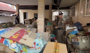 บุกทลายหูฟังปลอม-อุปกรณ์ชาร์จโทรศัพท์ยึดของกลางกว่าหมื่นชิ้น