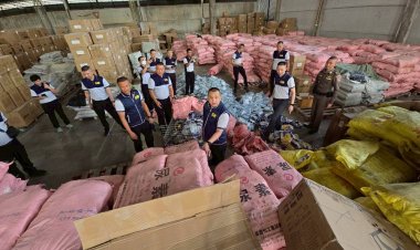 ปคบ.ทลายโกดัง ยึดหมวกกันน็อค-ปลั๊กพ่วงเถื่อนนับแสนชิ้น ปลอมมาตรฐาน มอก.