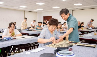 จางเจียกัง เจียงซู: มหาวิทยาลัยอาวุโสช่วยผู้สูงอายุเรียนรู้