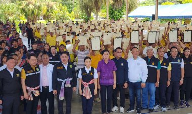 "ธรรมนัส" นำ 4 รมต.กธ.ลุยเมืองชาละวันฟังปัญหาแจงนโยบายชาวนาเร่งช่วยแก้น้ำท่วม
