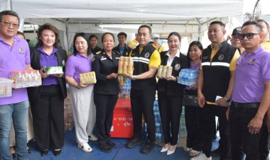 กอ.รมน. พร้อมมวลชนมอบสิ่งของสนับสนุนเจ้าหน้าที่ปฎิบัติงาน-ปชช.พักอาศัยใกล้ถนนทรุดหน้ารพ.วชิรฯ