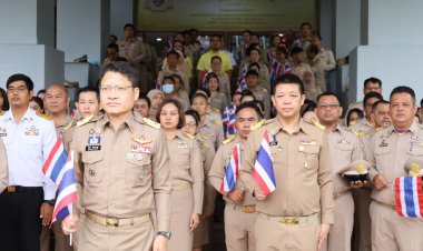 พ่อเมืองกระบี่นำขรก.เคารพธงชาติ-ร้องเพลงชาติเนื่องวันพระราชทานธงชาติไทย