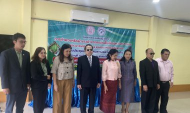 อบรมการทำพวงหรีดผ้าขาวม้าจากผ้าคอปกเสื้อ สร้างอาชีพให้คนพิการ