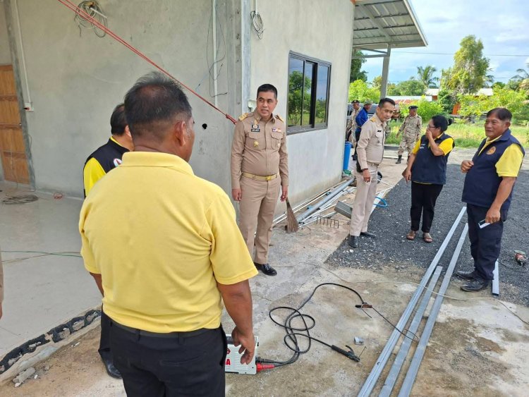 ศรีสะเกษระดมช่างจิตอาสาสร้างบ้านให้ผู้ประสบภัยอย่างหนัก 32 หลัง