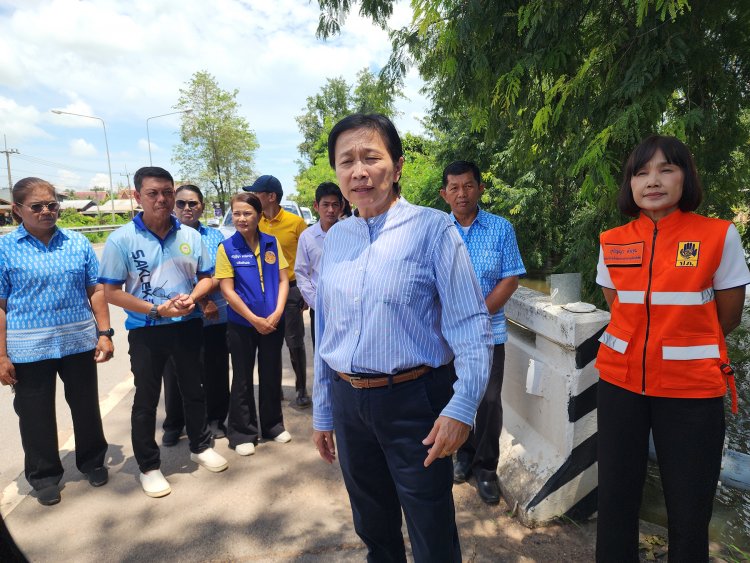 ผู้ว่าฯพิจิตรสั่งด่วนแก้ปัญหาเหตุน้ำท่วมถนน ทล.11เส้นทางขึ้นสู่ภาคเหนือเผยประกาศภัยน้ำท่วม 12 อำเภอ 60 ตำบล 336 หมู่บ้าน
