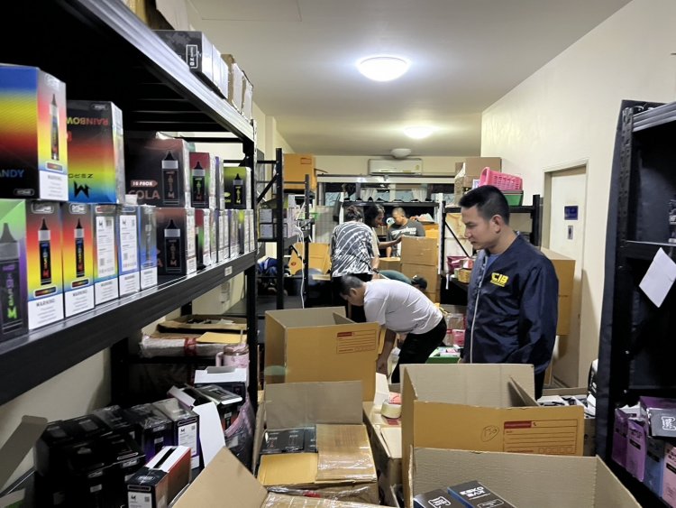 ทลายโกดังบุหรี่ไฟฟ้าเถื่อน ! ยึดกว่า 50,000 ชิ้น มูลค่า 10 ล้าน