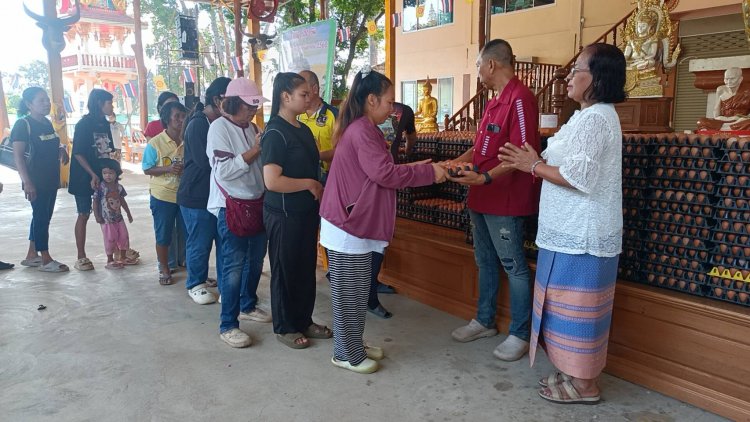 แม่ทำบุญใหญ่ครบรอบ100วันอุทิศส่วนบุญกุศลให้ลูกสาวแจกไข่1,500 แผง