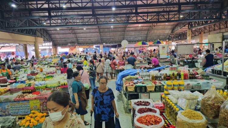 พังงาคึกคัก!แห่ซื้อขนม5อย่างอุทิศให้ผู้ล่วงลับวันสารทเดือนสิบ