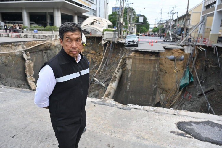 ผู้ว่าฯชัชชาติสั่งมาตรการเร่งด่วน 7 ข้อคุมเข้มถนนทรุด-หลุมยักษ์หน้วรพ.ชิรพยาบาล