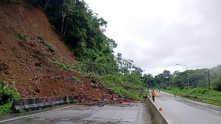 ระทึก!ฝนถล่มดินสไลด์ทับเส้นทางเอเชียถนนสายตาก-แม่สอด