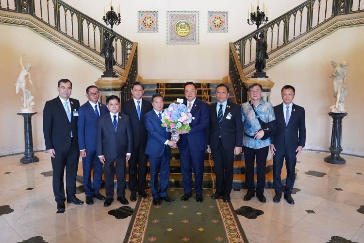 "ปลัดป๊อป" นำทีมผู้บริหารกระทรวงมหาดไทย ร่วมแสดงความยินดีกับนายกรัฐมนตรี