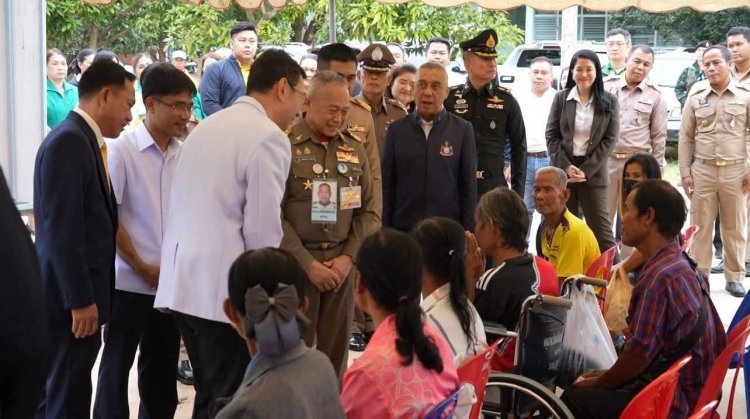 คณะแพทย์พระราชทานลงพื้นที่ผ่าตัดต้อกระจกชาวศรีสะเกษผู้ยากไร้