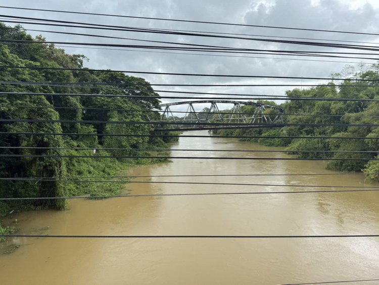 ชลประทานศรีสะเกษปักธงแดงเตือนภัยลำห้วยทุกแห่งเอ่อล้นตลิ่งไม่หยุด