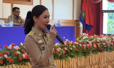 " ปลัดแคท"ฟิตทำงานวันแรกประชุมกำนัน - ผู้ใหญ่บ้าน อำเภอเมืองศรีสะเกษลุยทำงานเพื่อชาวบ้าน