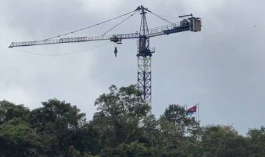 ชาวบ้านภูมิชรอลเชื่อเขมรตั้งเครนบนปราสาทเขาพระวิหารส่องกองกำลังไทย