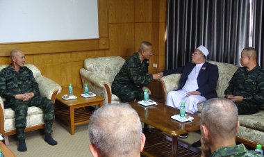 ”แม่ทัพภาค 4 'ป้ายแดง' พลโท นรธิป โพยนอก เข้านมัสการ 'ที่ปรึกษาเจ้าคณะภาค 18'