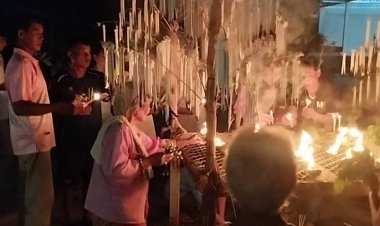 ออกพรรษา!!จุดไฟตูมกาตะเกียงโบราณถวายพุทธบูชาสืบทอดประเพณี