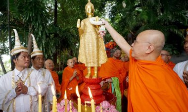 สืบสานประเพณี ตักบาตรเทโวโรหณะวันออกพรรรษาวัดสระเกศ (ภูเขาทอง)