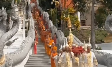 ชาวอุทัยธานีหลั่งไหลทั่วสารทิศ ร่วมตักบาตรเทโวที่วัดสังกัสรัตนคีรี