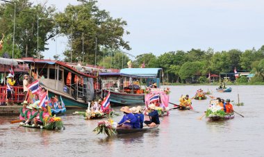 สืบสานประเพณีแห่ "พระทางน้ำหลวงพ่อคุ้ม วัดอินทาราม " ถวายพุทธบูชาออกพรรษา