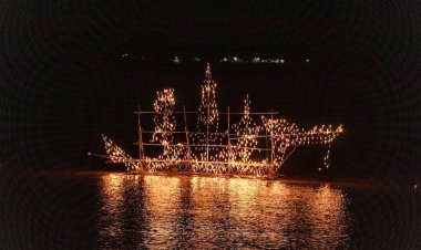 ยิ่งใหญ่ตระการตา!ไหลเรือไฟโบราณสักการะบูชาพระธาตุพนม