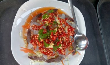 ชูเมนูเด็ด “กุ้งแช่น้ำปลา” ซิกเนเจอร์เรียกลูกค้า กระตุ้นท่องเที่ยวท้องถิ่นกาฬสินธุ์