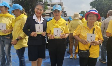 พสกนิกรปราจีนบุรีพร้อมใจสวมเสื้อเหลืองถวายราชสักการะน้อมรำลึกพระมหากรุณาธิคุณวันคล้ายวันสวรรคตในหลวงร.9