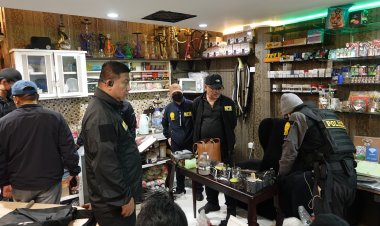 นครบาลบุกจับ 7 ต่างชาติ 1 คนไทยค้ายาเสพติดเปิดร้านตัดผมบังหน้า