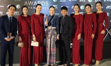 สุดยอดมืออาชีพ!!! "มาดามแป้ง" คว้ารางวัล ส.ฟุตบอลยอดเยี่ยมแห่งปี งานAFC ที่ซาอุฯ