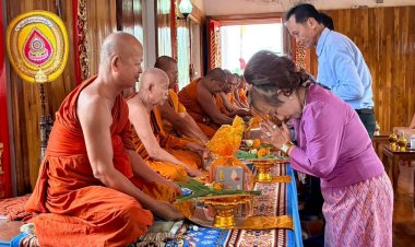 "สว.ธณตศกร  บุราคม" พร้อมคณะฯ ร่วมถวายผ้ากฐิน วัดบ่อชุมแส จ.อุทัยธานี