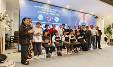 พ่อค้าแม่ค้าแห่ร่วมแข่งขันชิงแชมป์ข้าวแกงแห่งประเทศไทยสุดคึกคัก