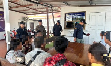 ตม.จว.กาญจนบุรีสกัดจับรถกระบะลักลอบขนแรงงานต่างด้าว 10 ราย