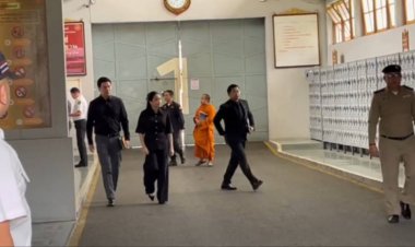 "แพทองธาร-ปิฎก" สวมชุดดำไว้ทุกข์ เข้าเยี่ยม "ทักษิณ"