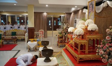 เหล่าพสกนิกรปราจีนบุรีร่วมถวายน้ำสรงพระบรมศพสมเด็จพระพันปีหลวง